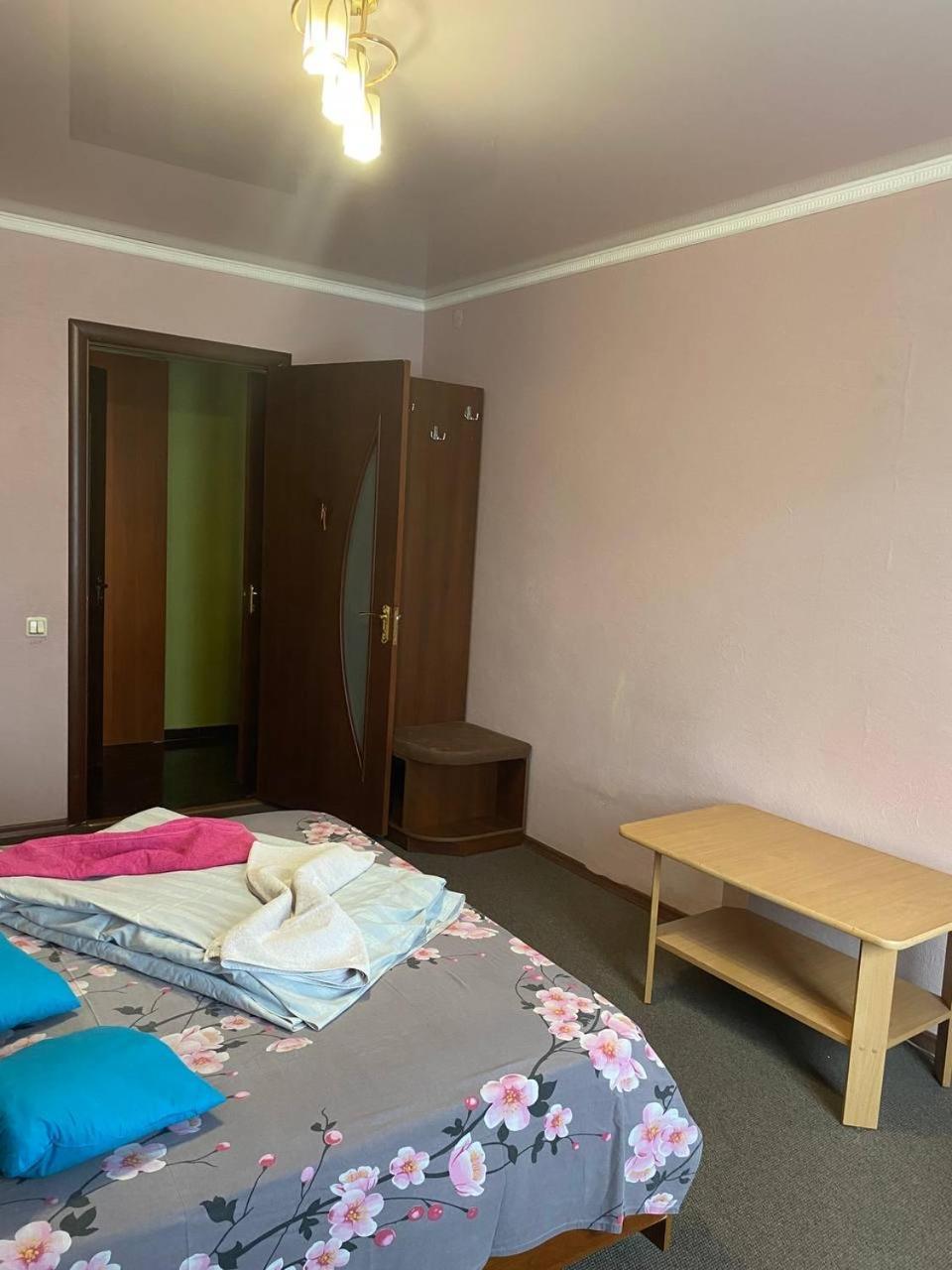 Апартаменти В Парку Umanʼ Esterno foto